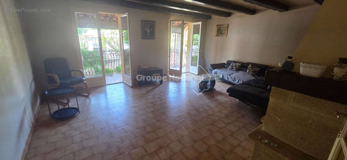 LES PENNES MIRABEAU, secteur calme et recherché, Villa de 100 m²  à rénover avec travaux de type 4 sur parcelle  de terrain de 4 - photo 9