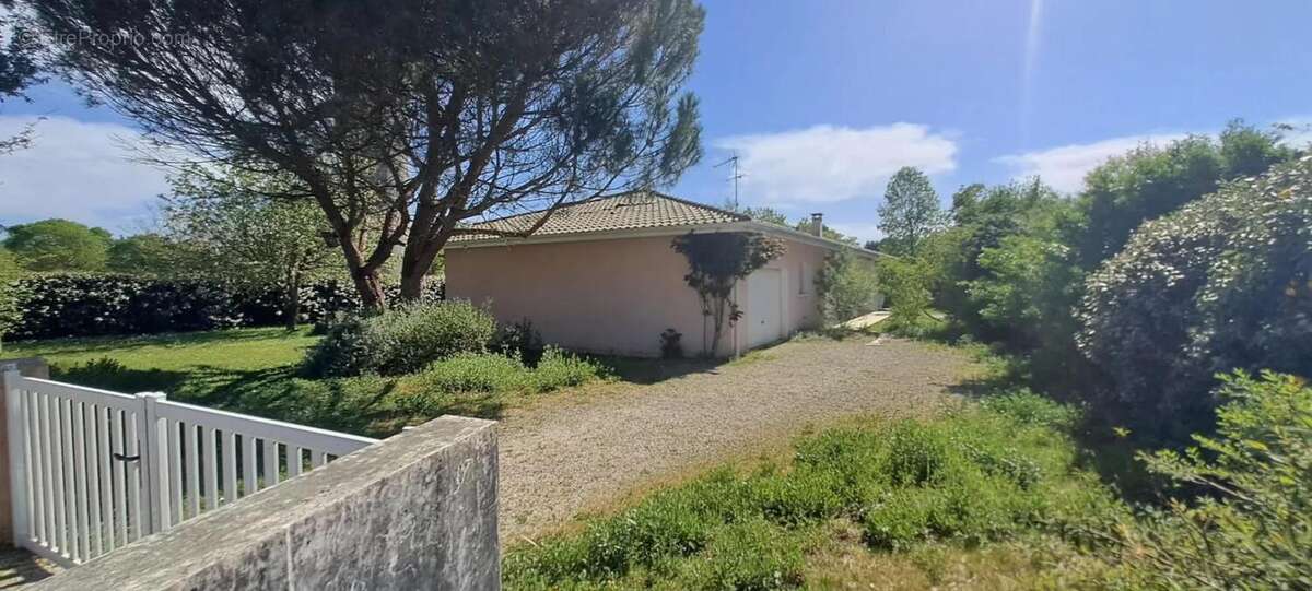 Maison à ARENGOSSE