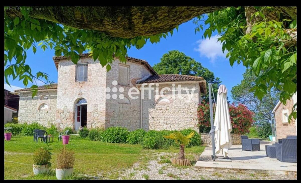 Maison à PORT-D&#039;ENVAUX