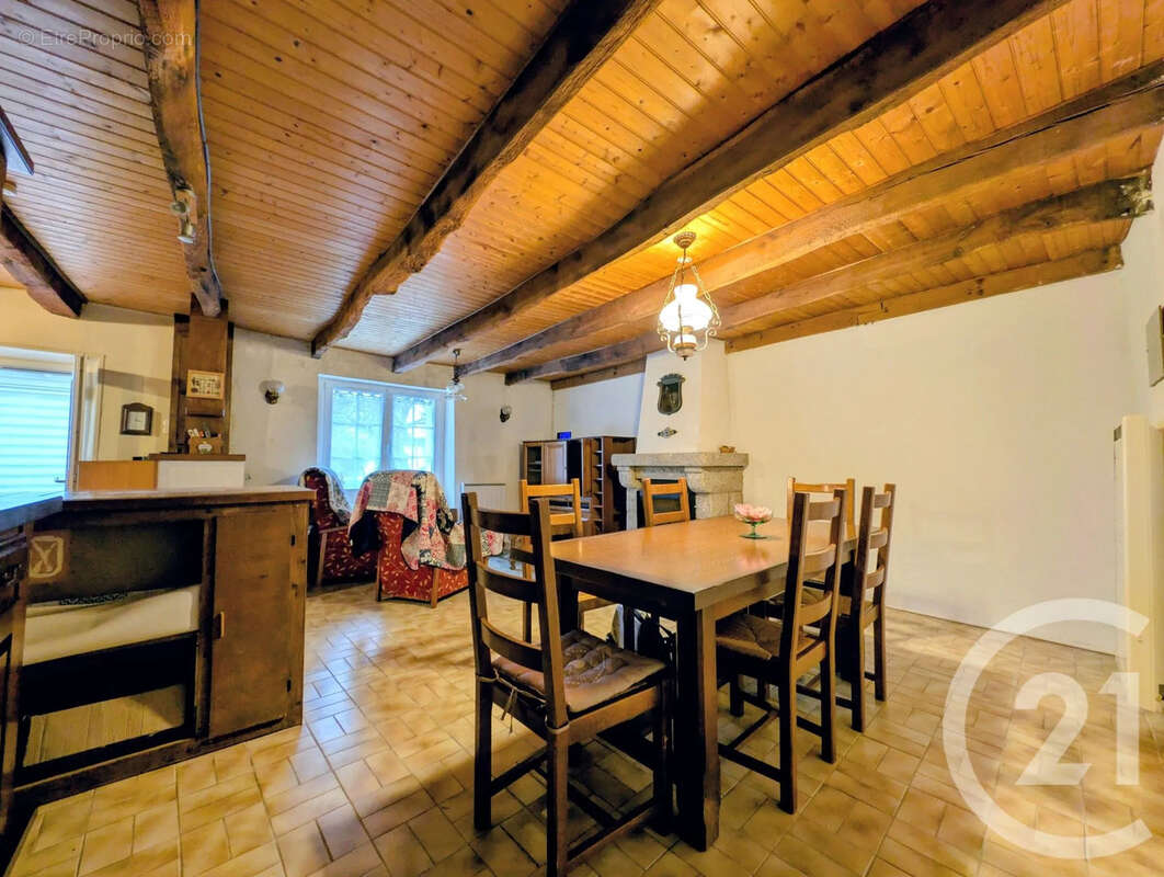 Maison à LA TRINITE-SURZUR