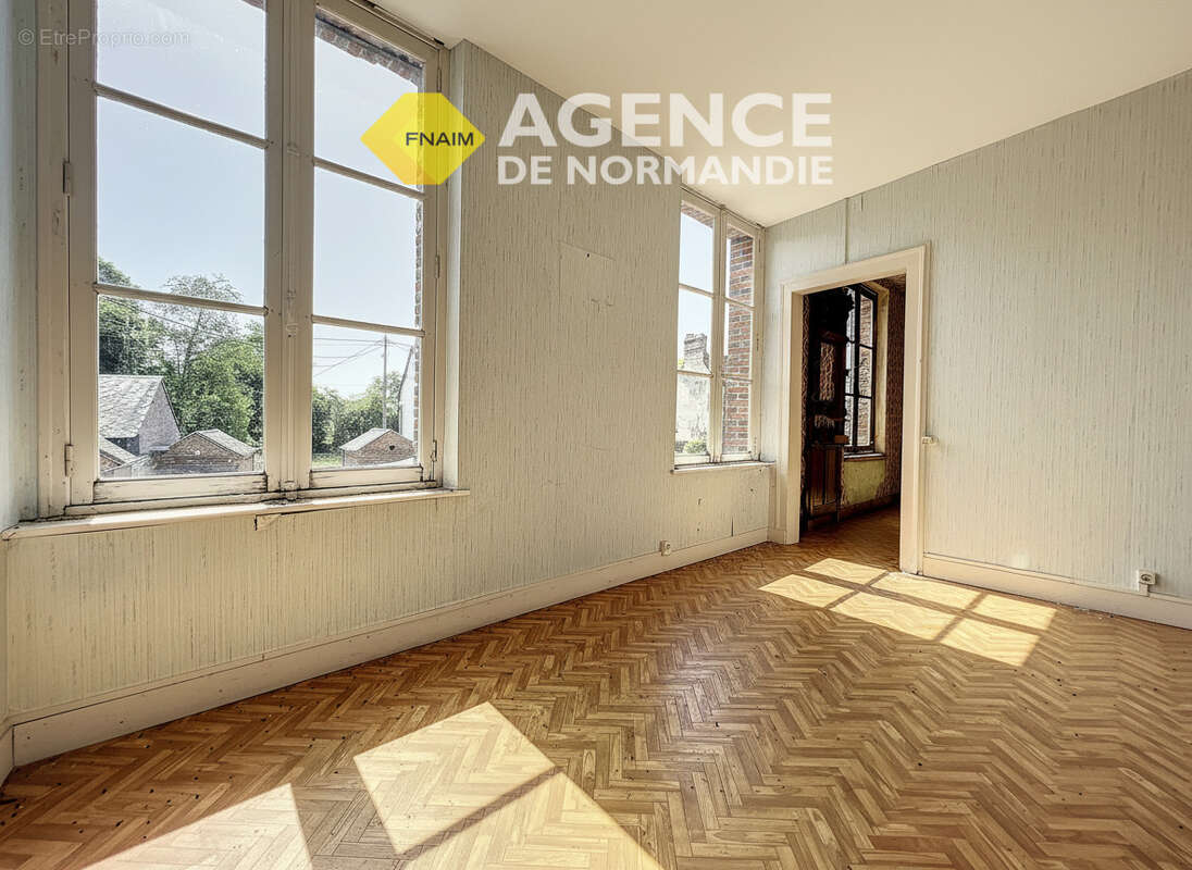 Maison à LA FERTE-FRENEL