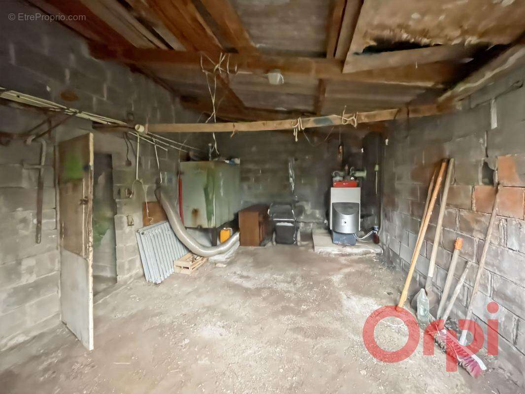 Maison à AINAY-LE-CHATEAU