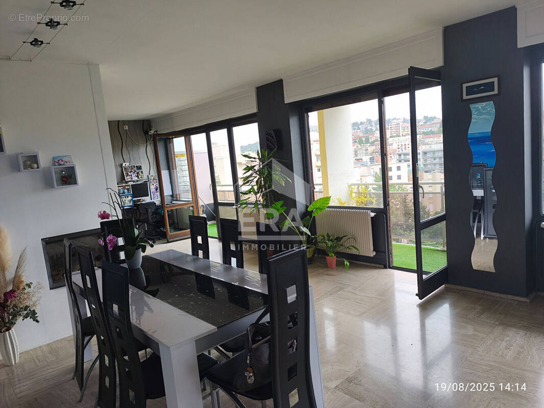 Appartement à SAINT-ETIENNE