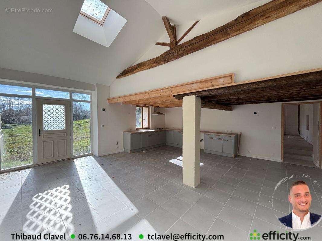 Maison à VILLEBOIS-LAVALETTE