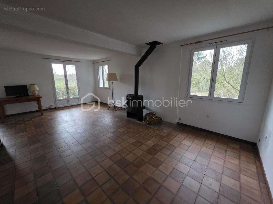 Maison à THORIGNY-SUR-OREUSE