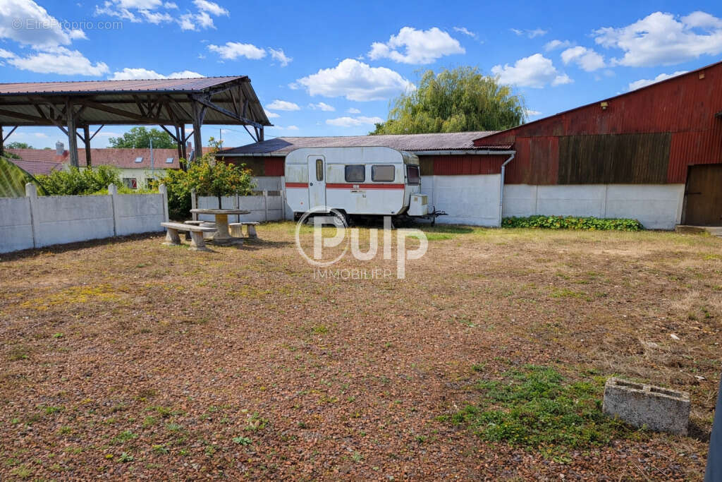 Autre à ESTREES-LES-CRECY