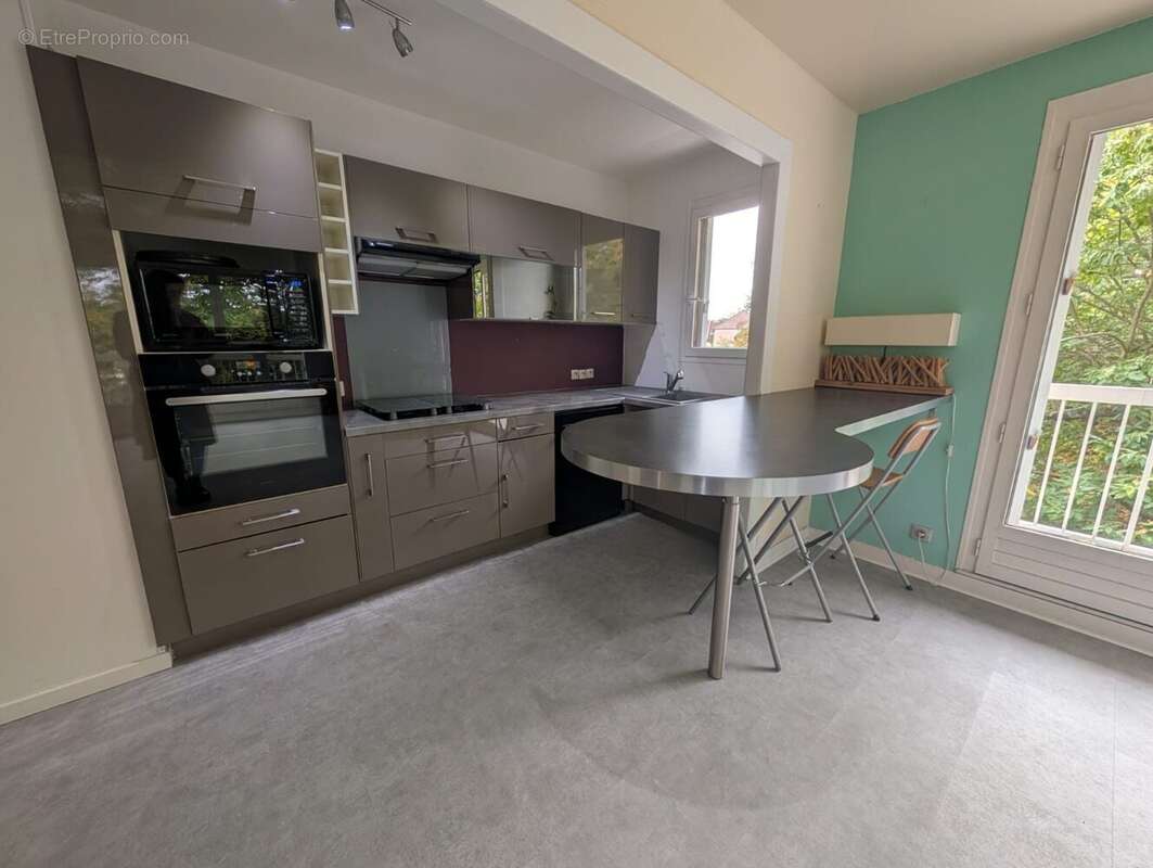 Appartement à LES CLAYES-SOUS-BOIS