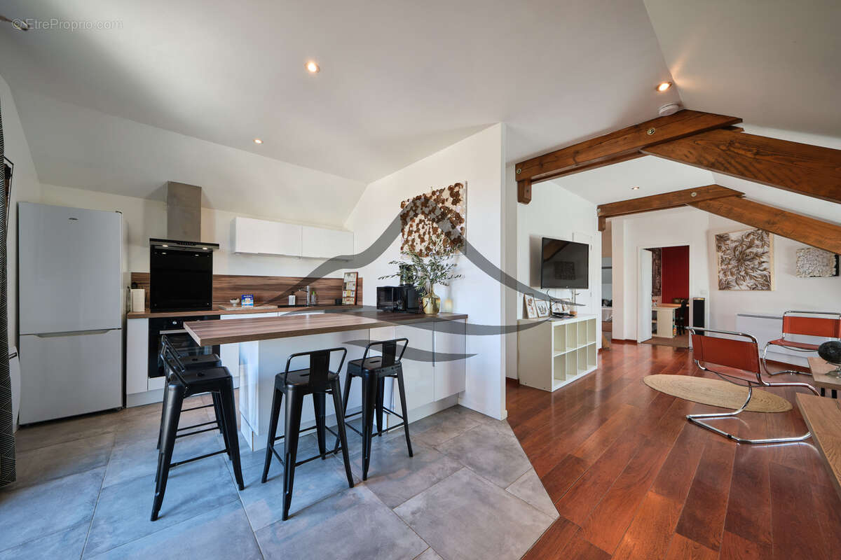 Maison à PUGNY-CHATENOD