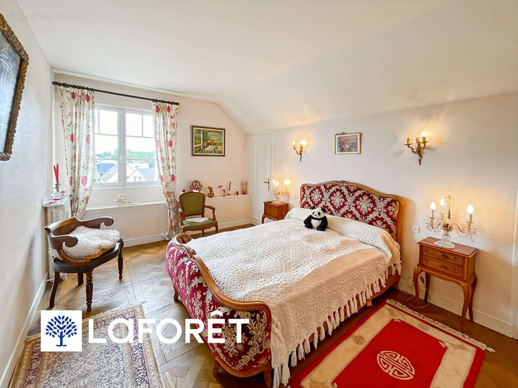 Maison à SAINTE-GENEVIEVE-DES-BOIS