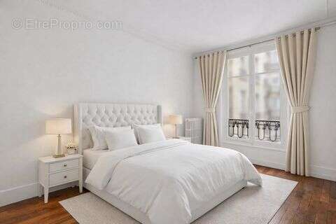 Appartement à PARIS-7E