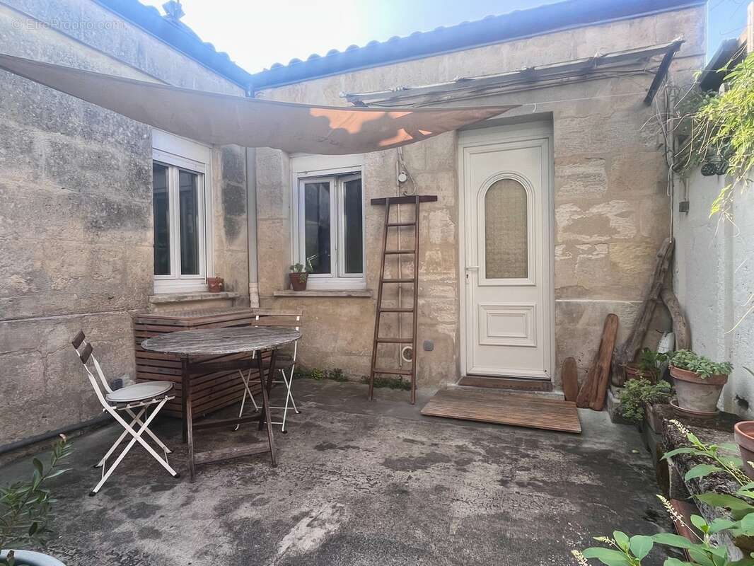 À VENDRE – Appartement rénové avec cour privative – Bordeaux Nansouty - photo 9