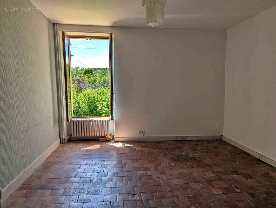 chambre avec tomettes maison à vendre - Maison à CHAMPS-SUR-YONNE