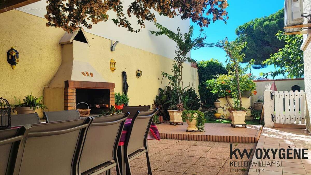 Maison à SAINT-LAURENT-DE-LA-SALANQUE