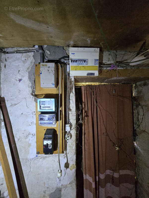 Maison à AZAY-LE-FERRON