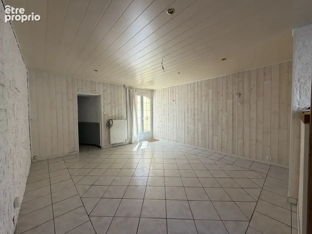 AIZENAY, maison de ville 3 chbres + bureau avec cour - photo 5