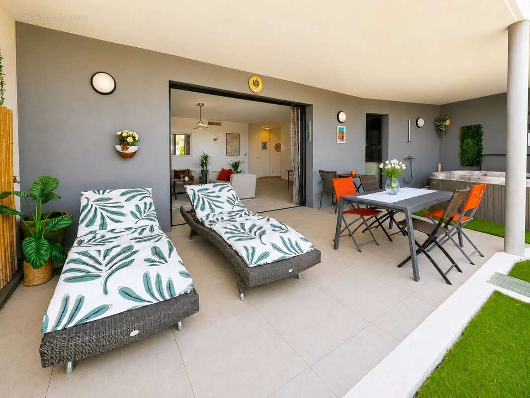 Hyères – Appartement esprit d’une villa, vue mer, jardin et double garage - photo 13
