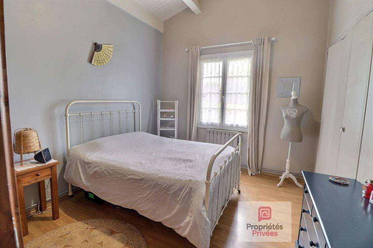 Maison familiale 4 chambres - 152 m² - Maison d'hôtes de 20 m2 - Piscine - Jardin paysager - Panneaux photovoltaiques - Belle pa - photo 17