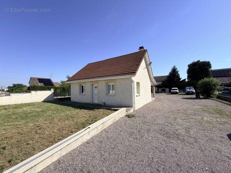 Izeure, maison t3 sur grand terrin de 926 m2 - photo 6