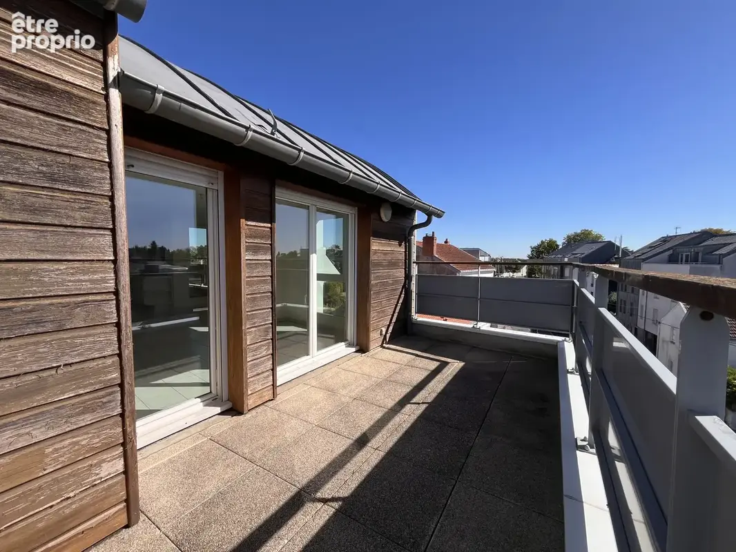 Nantes Perverie - Longchamp : Appartement T3 de 70 m2 au dernier étage, terrasse plein sud de 10 m2 et garage - photo 14