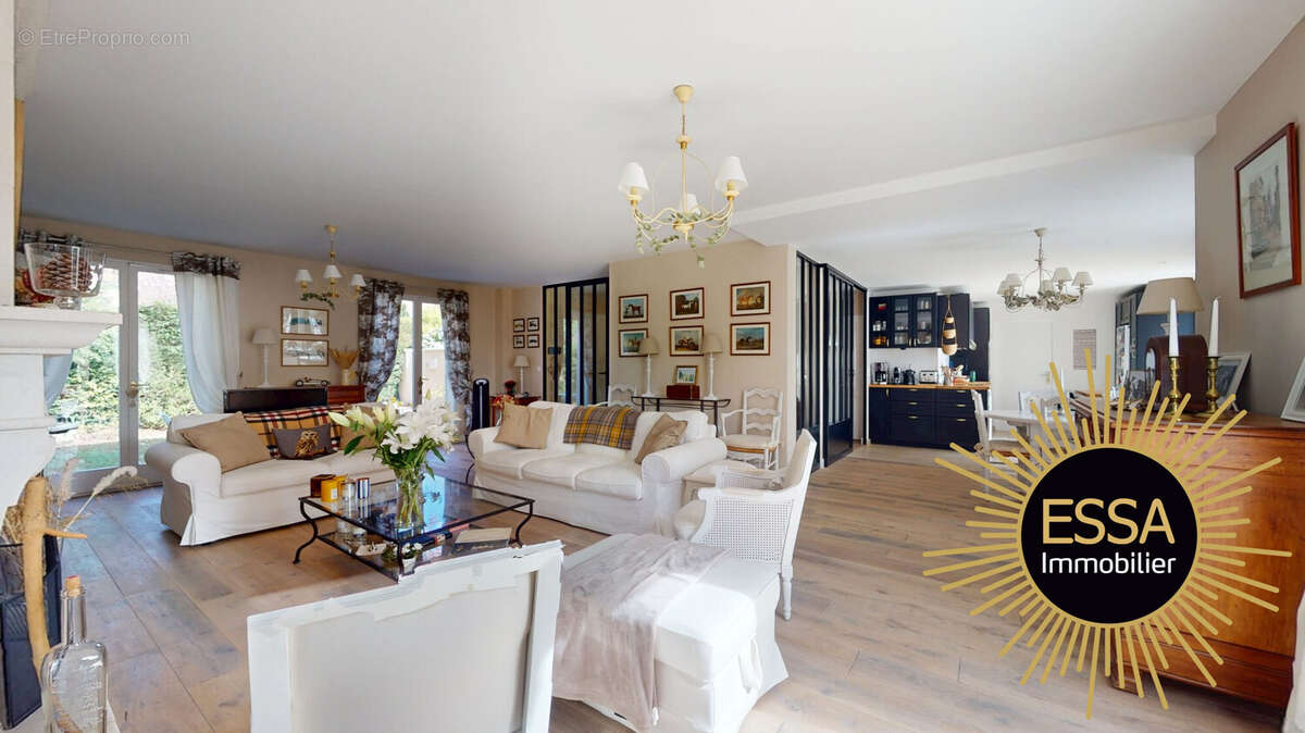 Maison à SAINT-NOM-LA-BRETECHE