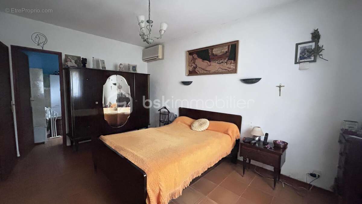 Maison à PEZILLA-LA-RIVIERE