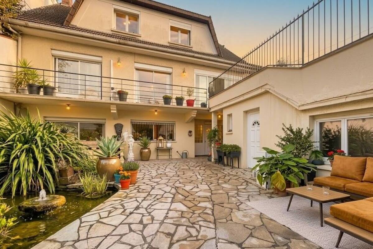 Maison à SAINT-MAUR-DES-FOSSES