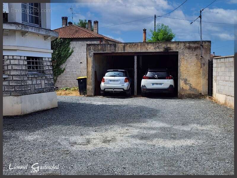 Maison sur deux niveaux 5 chambres Garages à vendre sur la commune de  PINEUILH (33) - photo 3