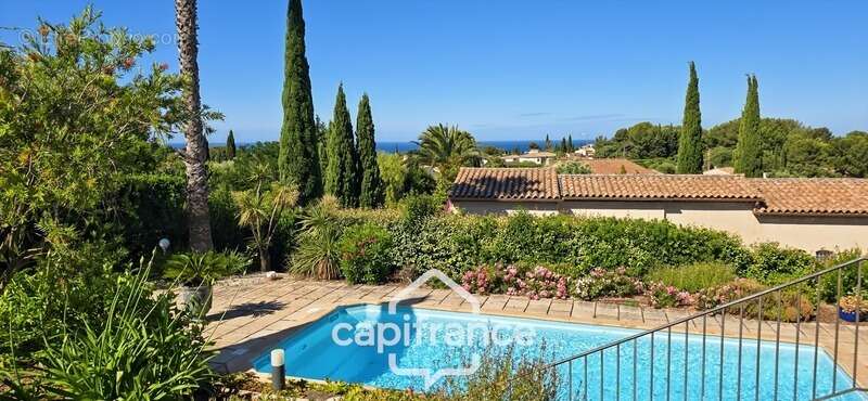 Maison à vendre 4 pièces VUE MER + Garage 55m² + Piscine SANARY SUR MER (83) - photo 11
