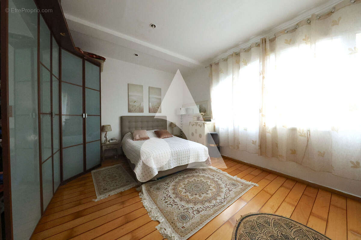 Appartement à CORBEIL-ESSONNES