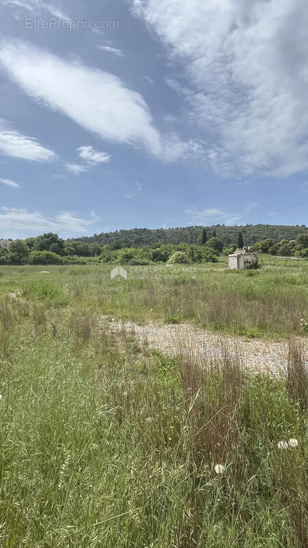Terrain à VACQUIERES