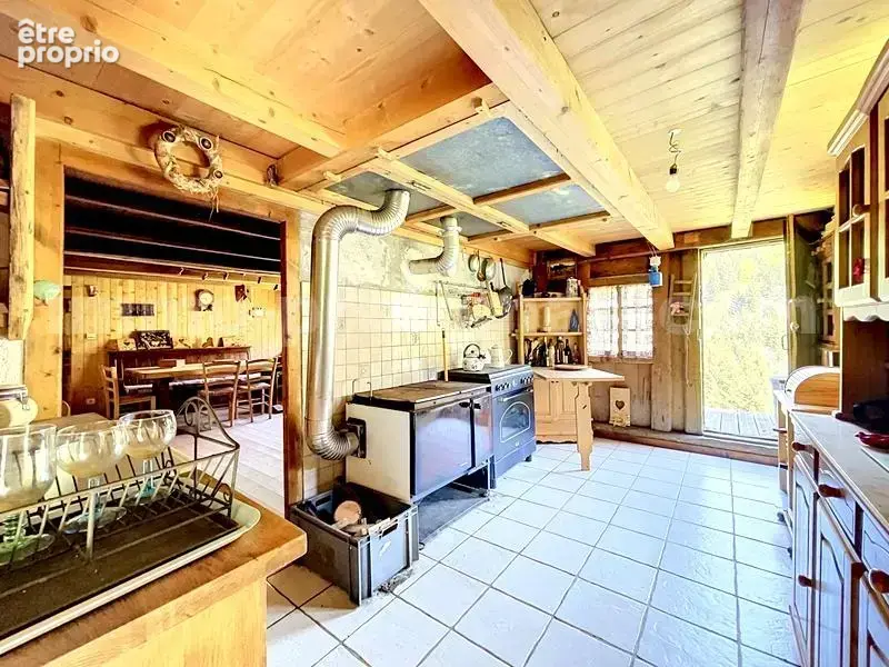 Chalet_D'Alpage_Brizon_Bonneville_secteur_calme_Nature_Residence_Secondaire_vue_montagne_rare_Atypique_frontière_Suisse_Genève_FRONTALIERS_salon_cuisine_terrain_boisé_