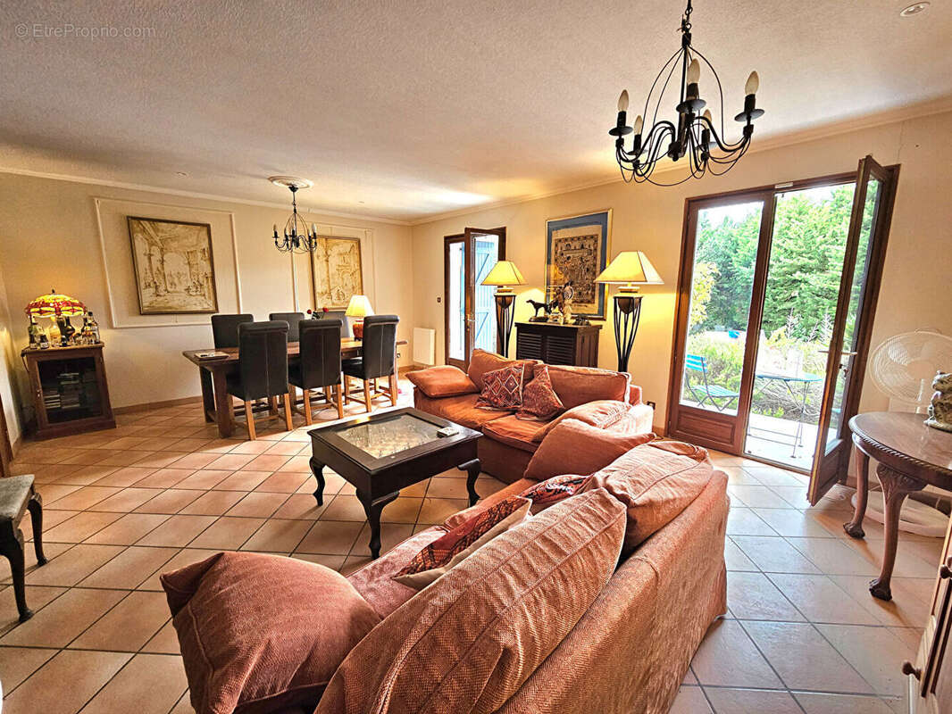 Maison à VILLEMOUSTAUSSOU