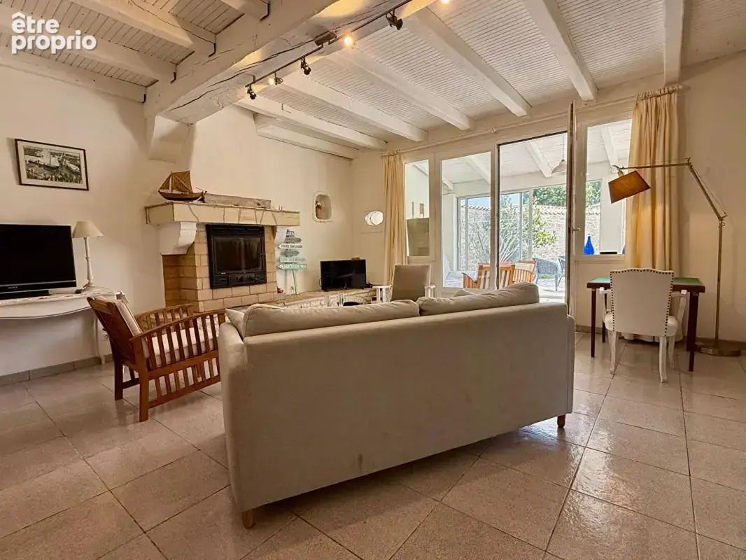 Maison au coeur du village de LOIX à 5 min de l'océan - 5 pièces de 121 m2 - photo 13