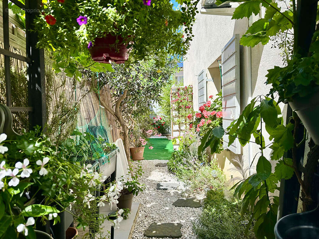 Maison à LE REVEST-LES-EAUX