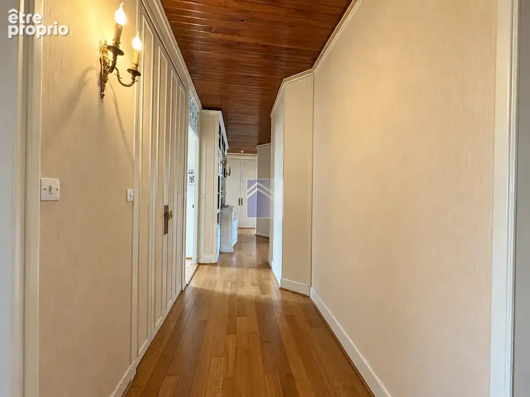 Courbevoie - République - 5 pièces 119.54m2 - Cave - Appartement familial ! - photo 11