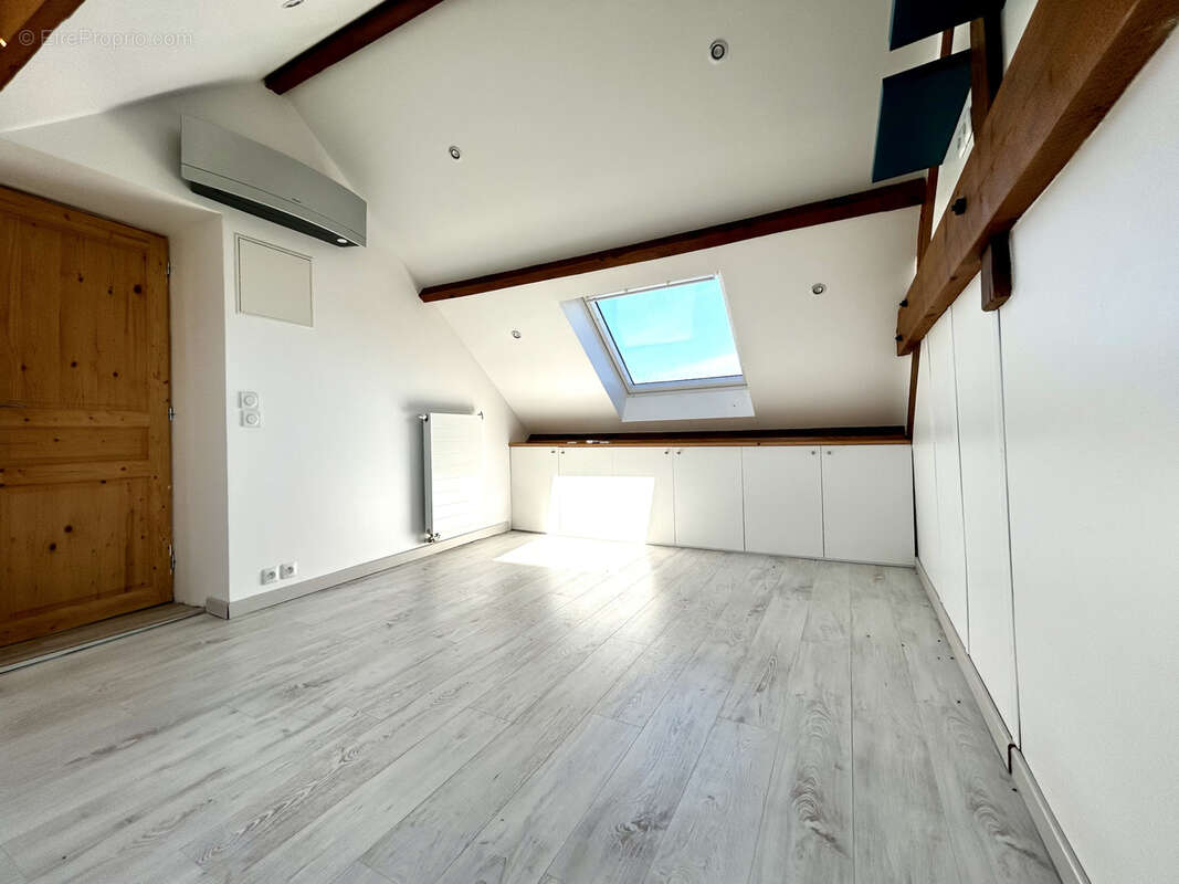 Maison à LA CELLE-SUR-MORIN