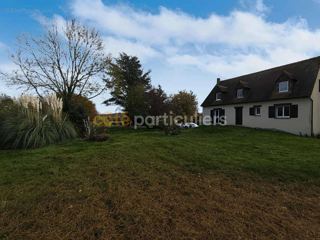 Maison à SAINT-PIERRE-SUR-DIVES