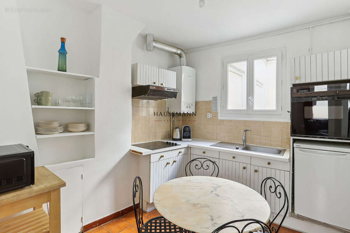 Appartement à PARIS-1E