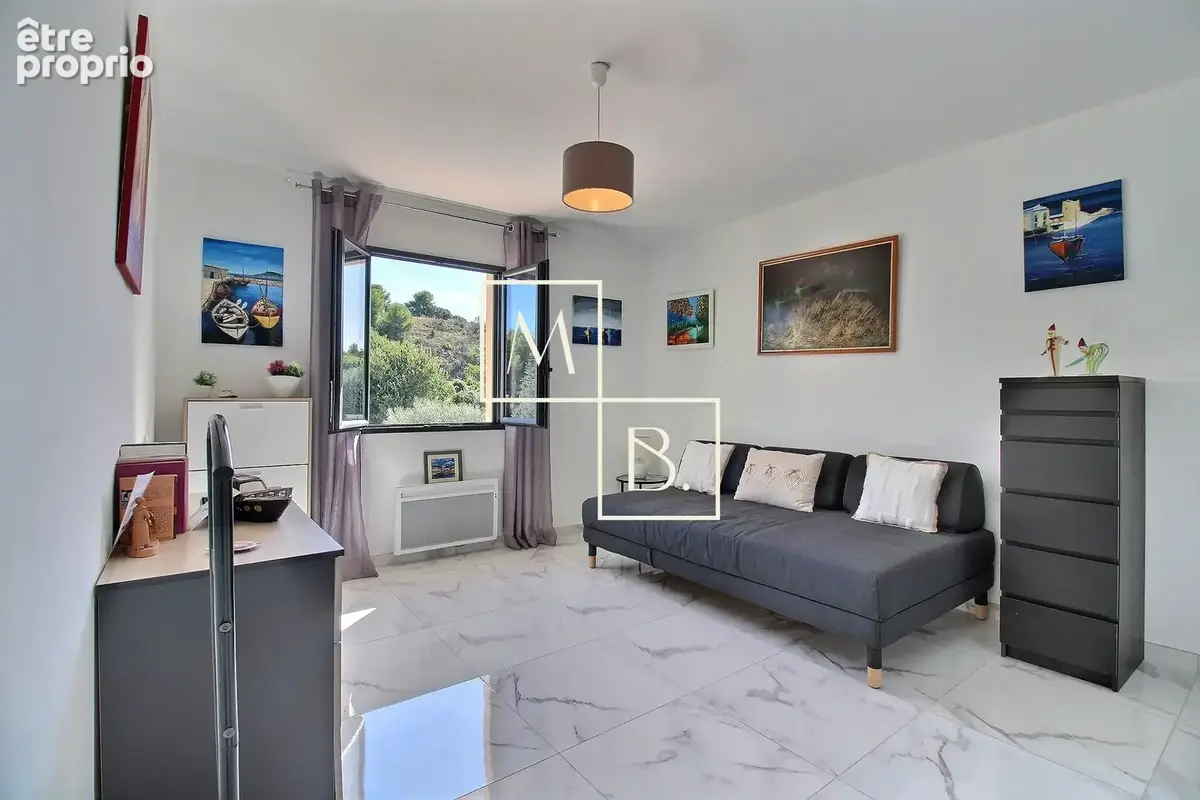 POUSSAN, Magnifique maison T4 de 106m2 avec piscine, jardins et garage ! - photo 12