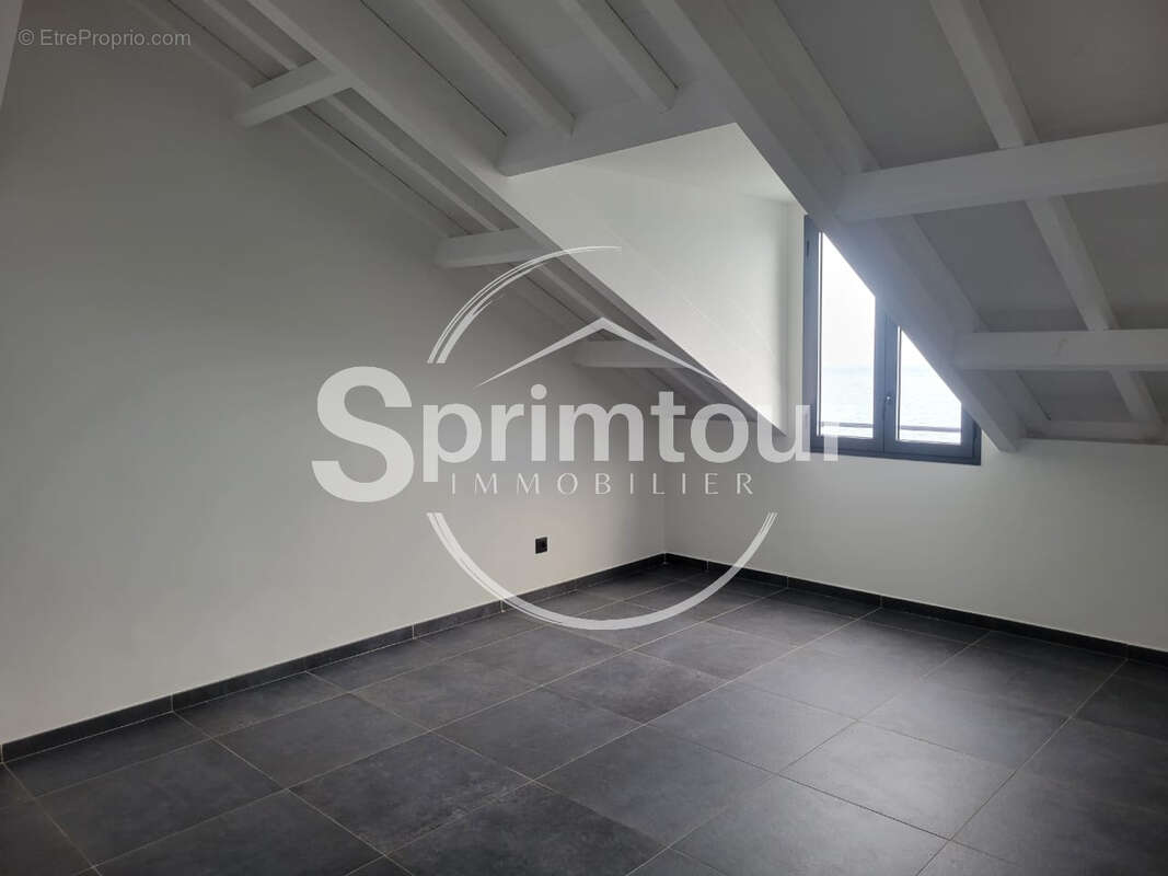 VIEUX FORT : Résidence La Rose Des Vents,  L'Octant, T3 DPLEX  No27 - photo 8