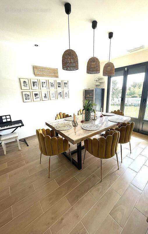 Maison à GREZIEU-LA-VARENNE