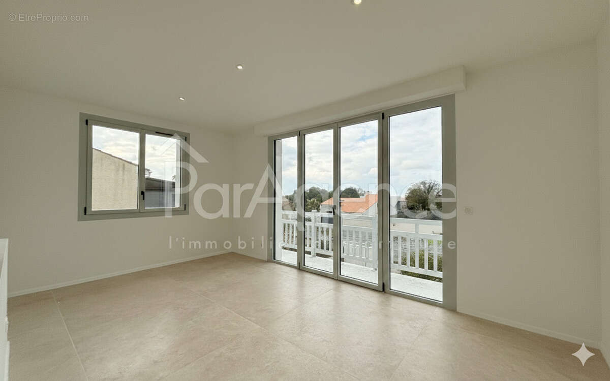 Maison à VAUX-SUR-MER