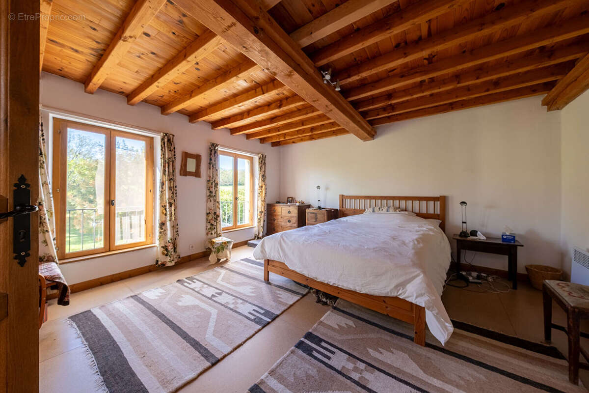 Maison à ESCUEILLENS-ET-SAINT-JUST-DE-BELENGARD