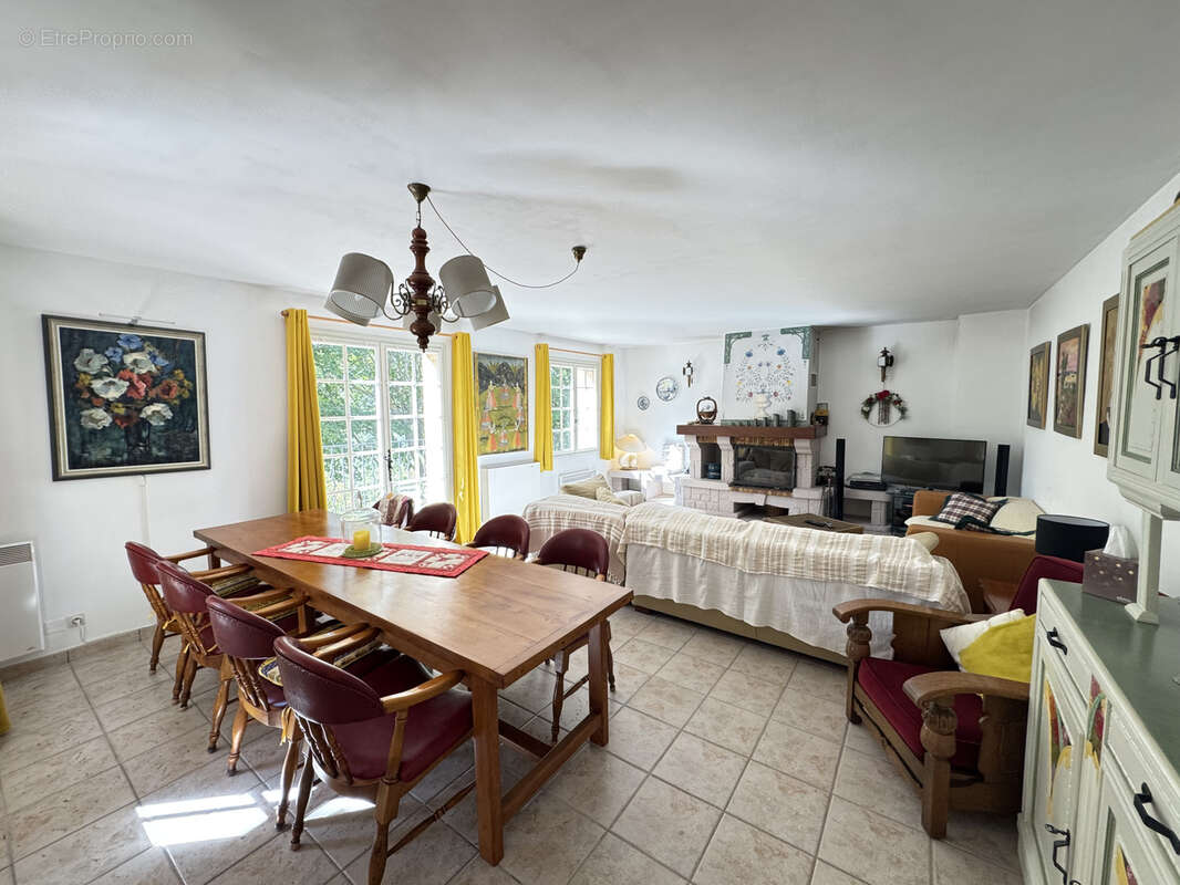 Maison à ARTIGNOSC-SUR-VERDON