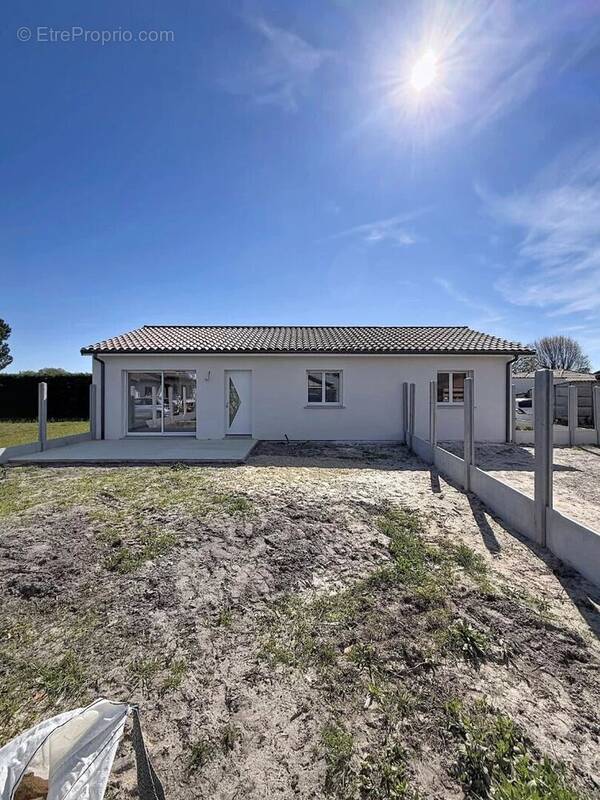 Maison à PARENTIS-EN-BORN