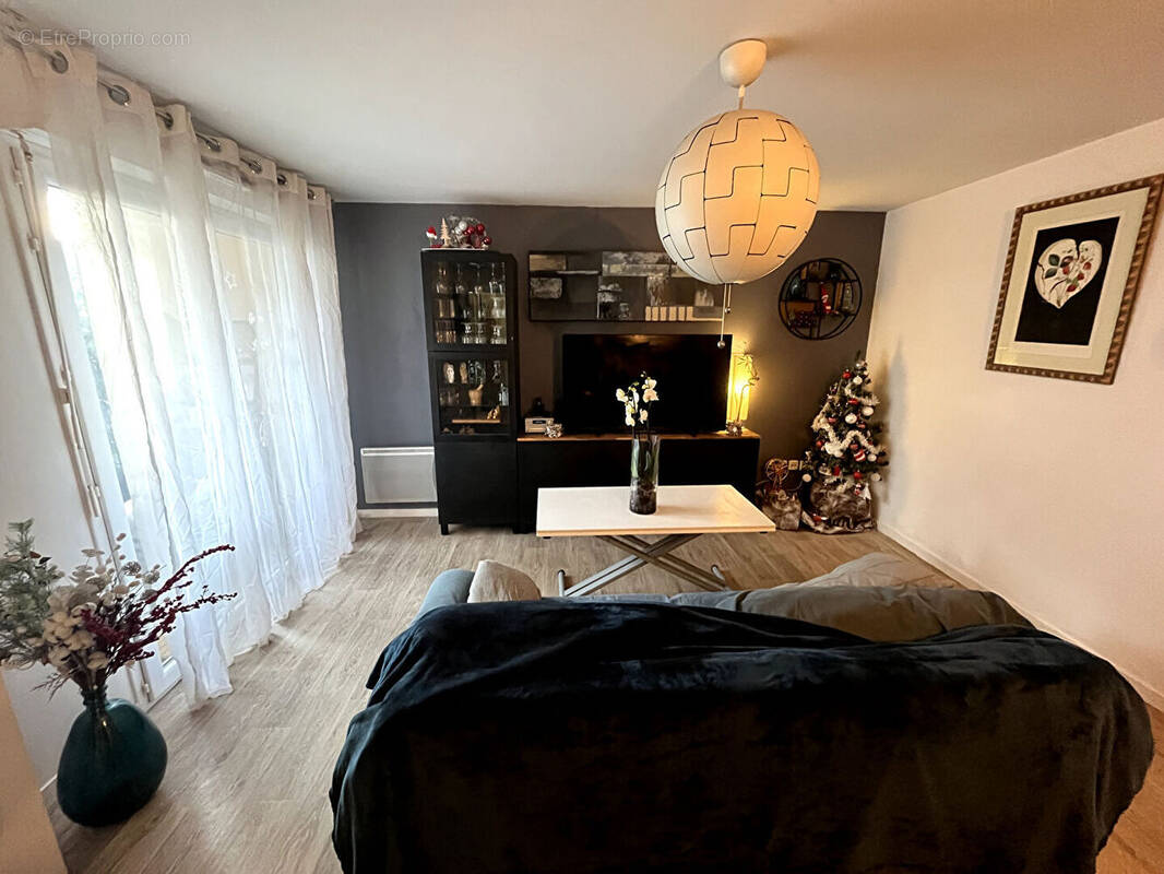 Appartement à CHANTELOUP-LES-VIGNES