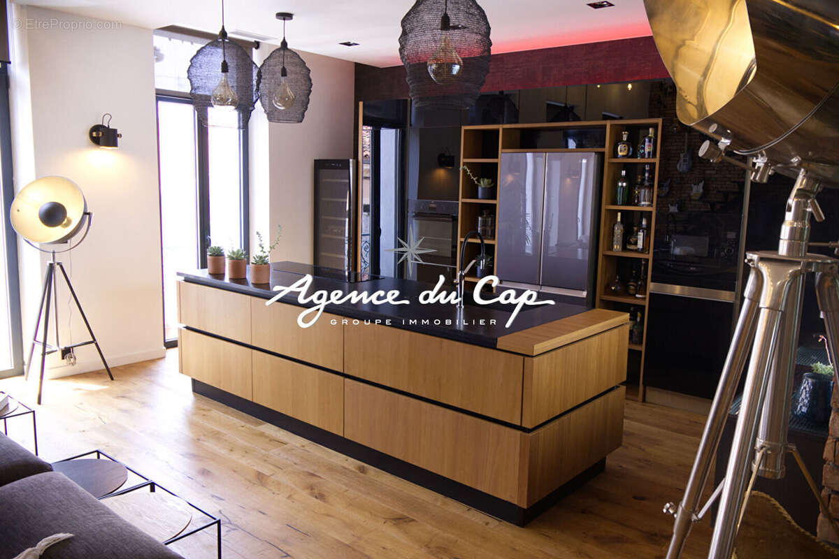 Appartement 4 pieces  renové 130m² avec terrasse de 22m² dernier etage frejus centre historique - photo 10