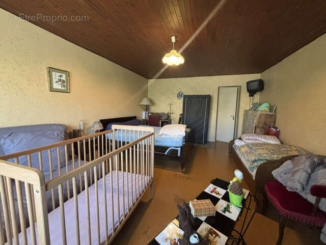 EXCLUSIVITE à AUXY, longère de plain pied avec hangar, étang et parc arboré. - photo 10