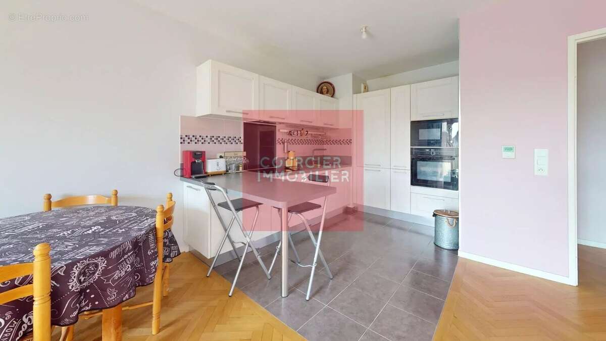 Appartement à LE MESNIL-SAINT-DENIS