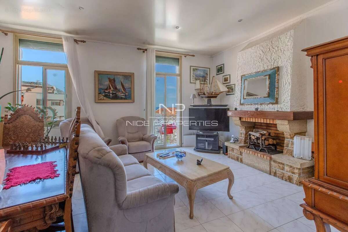 Beaulieu-sur-mer, bel appartement en dernier étage à rénover. - photo 2